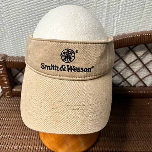 Smith & Wesson Biege Sun Visor Hat Adjuestable OS - Picture 1 of 8